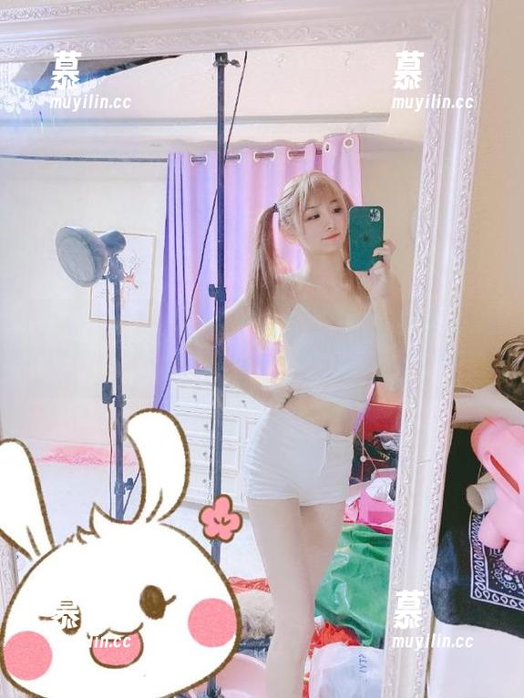 原图曝光！观看Umeko J校服写真，解锁青春的无尽魅力